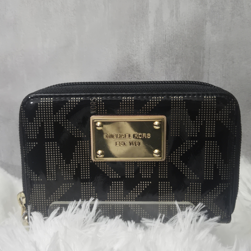 NWOT Michael Kors Black and Gold Wallet